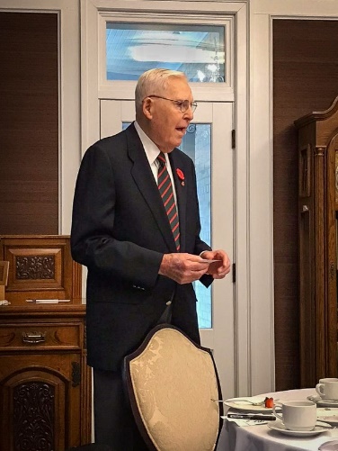 Hong Kong Veteran George MacDonell speaks to luncheon 
		attendees