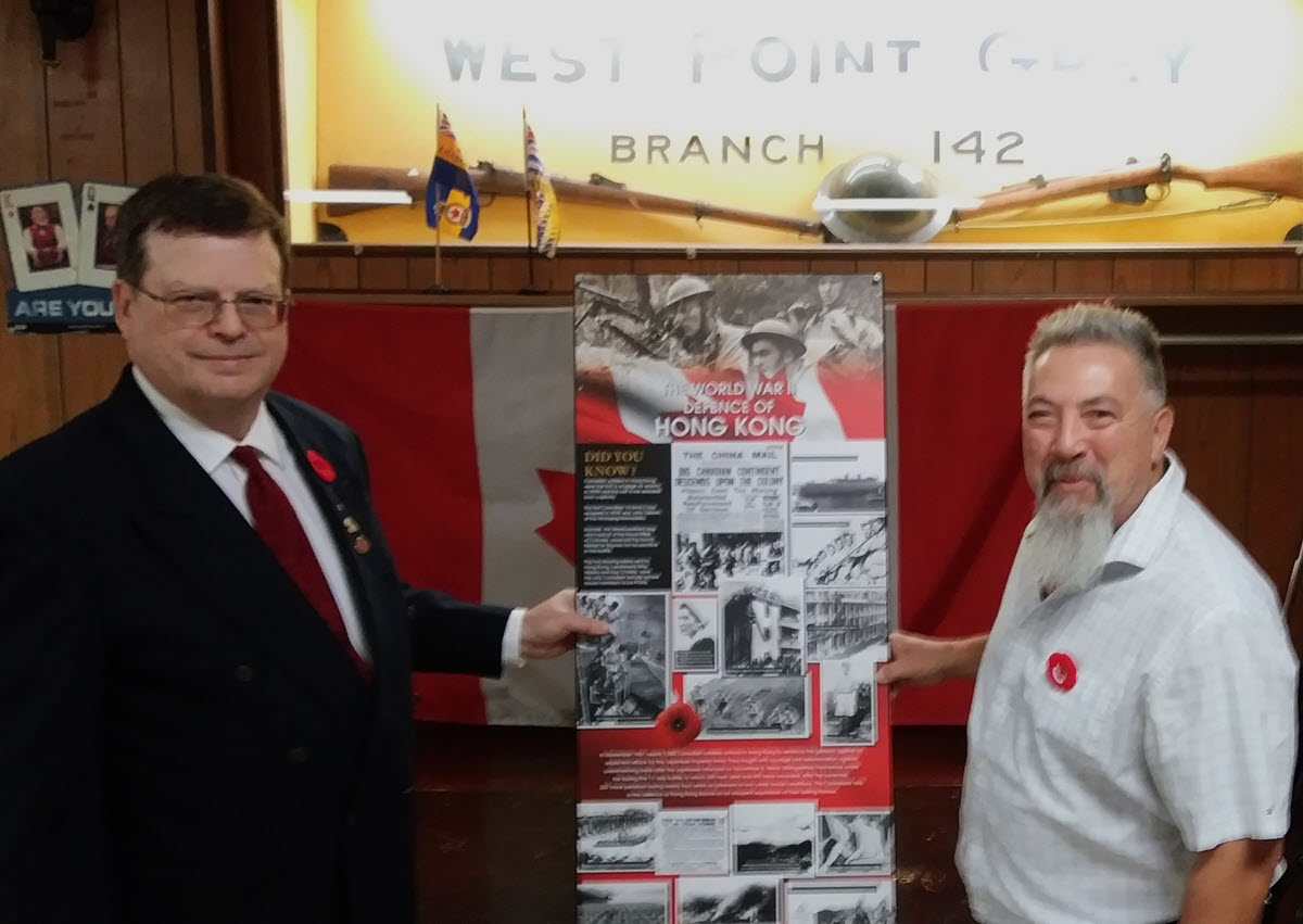 <p>Left, Mr. Jim Laidlaw presenting the HKVCA plaque to RCL 
				Branch President Ian Fletcher</p>