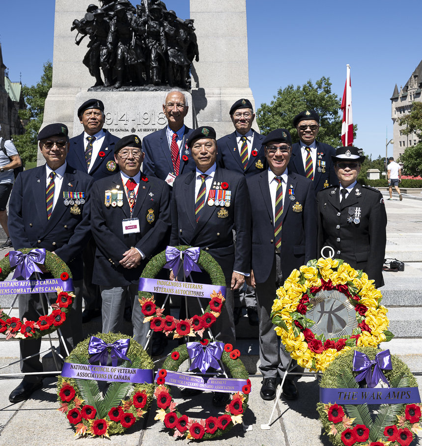 Mike Babin and the Chinese Contingent at the National War Memorial (Richard Lawrence
photo) Mike Babin and the Chinese Contingent at the National War Memorial (Richard Lawrence
photo)