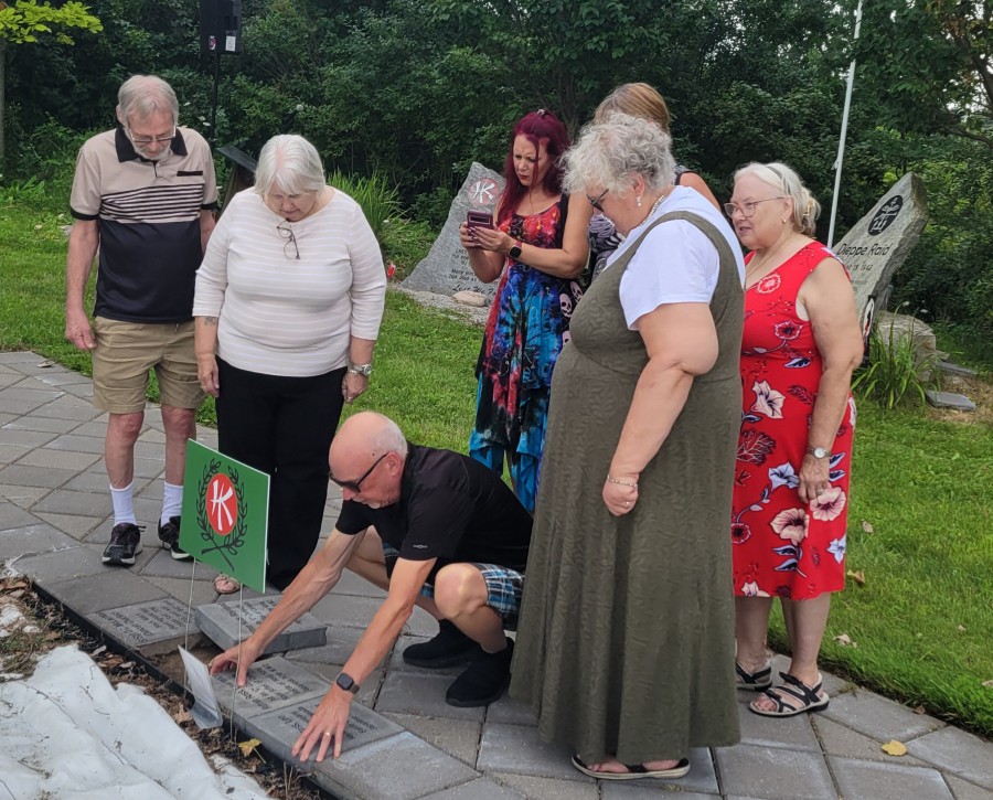 Placing Memory Stones (Click for larger image.) Image: Placing Memory Stones
